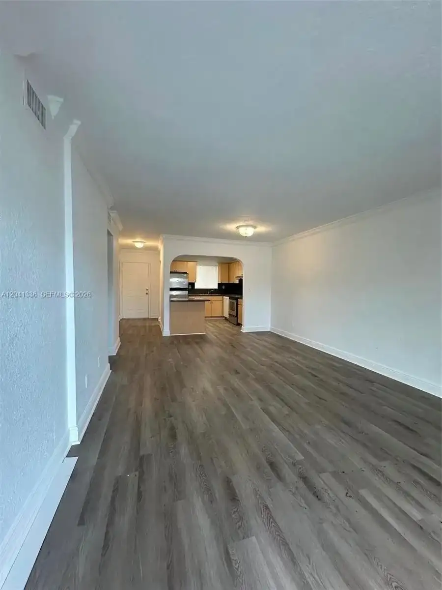 980 NE 170th St # 214, North Miami Beach FL 33162