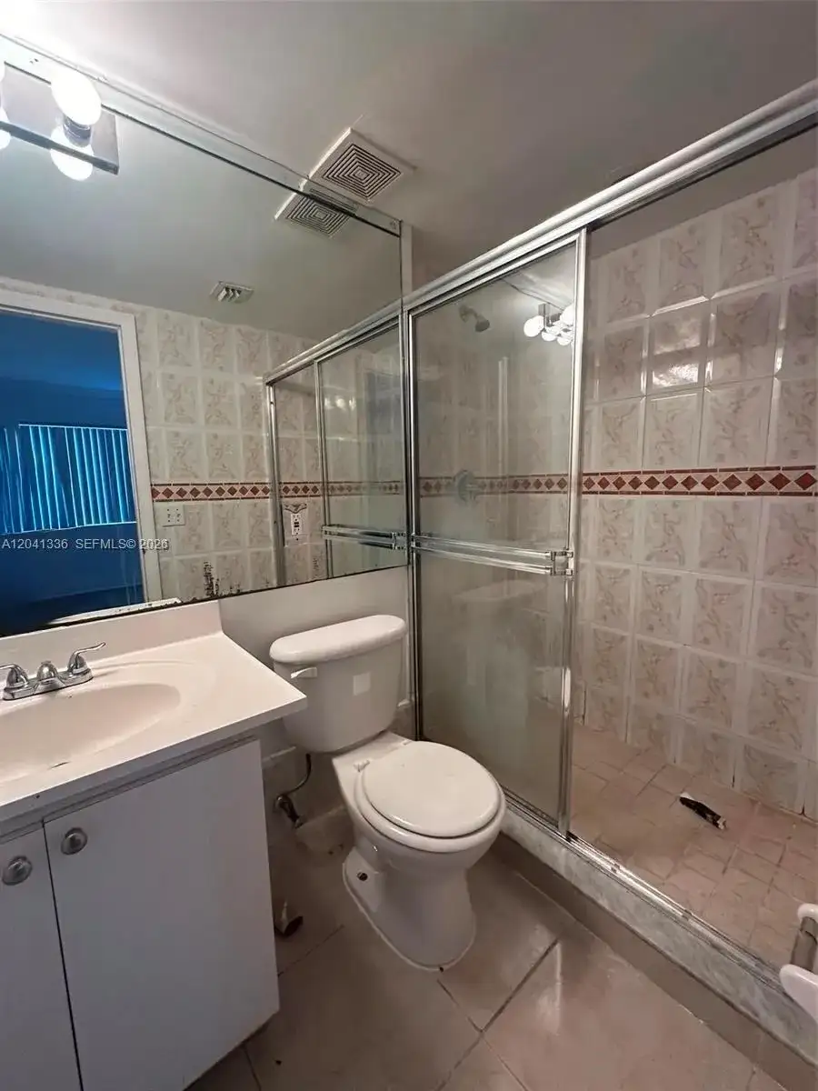 980 NE 170th St # 214, North Miami Beach FL 33162 photo 2