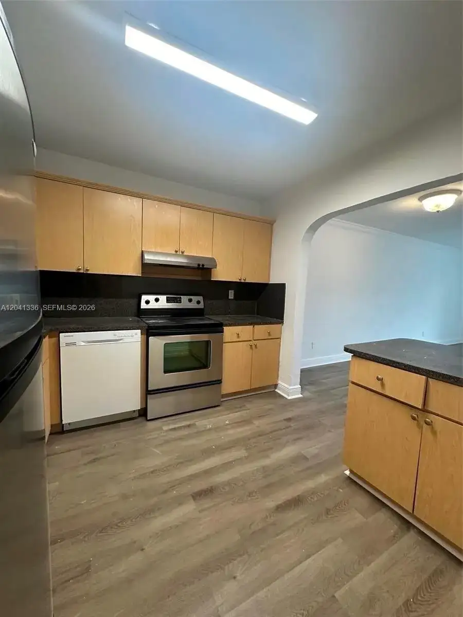 980 NE 170th St # 214, North Miami Beach FL 33162 photo 3