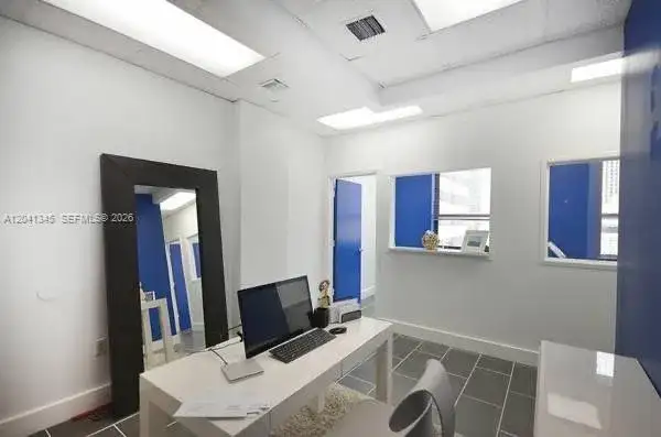 168 SE 1st St # 501, Miami FL 33131 photo 2