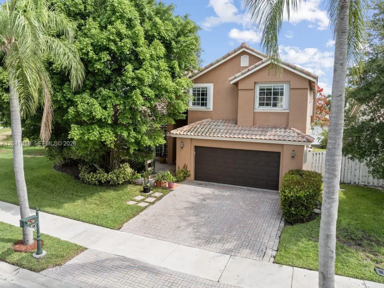 1179 Laguna Springs Dr, Weston FL 33326
