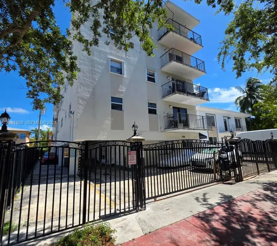 990 Biarritz Dr # 303, Miami Beach FL 33141