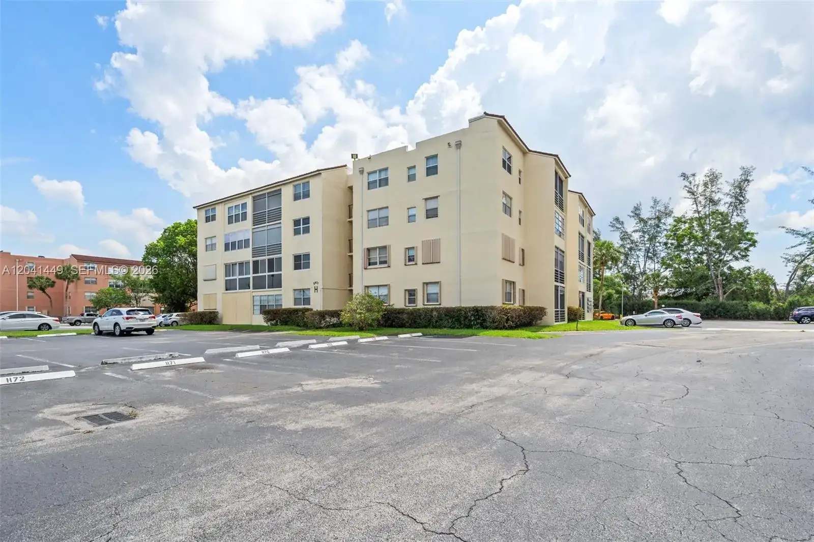 2871 Somerset Dr # 102, Lauderdale Lakes FL 33311 photo 2