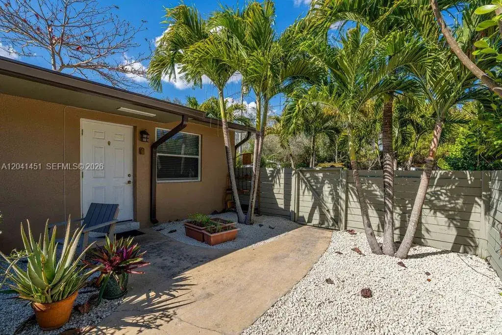 2470 NE 182nd Ter # 1, North Miami Beach FL 33160 photo 3