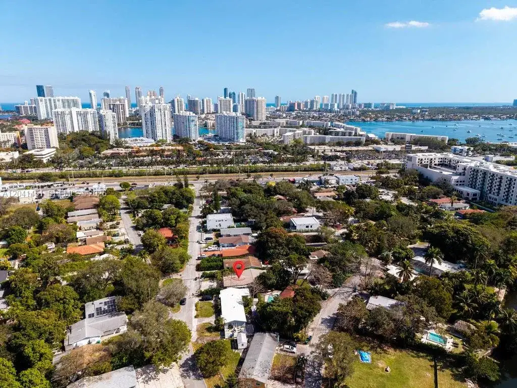 2470 NE 182nd Ter # 1, North Miami Beach FL 33160 photo 4