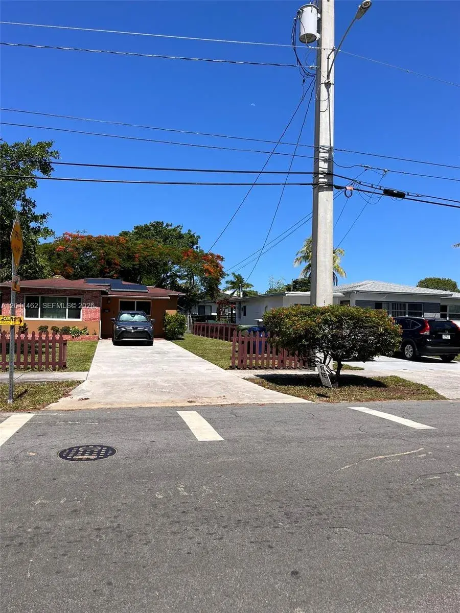 124 NW 6th Ave, Hallandale Beach FL 33009
