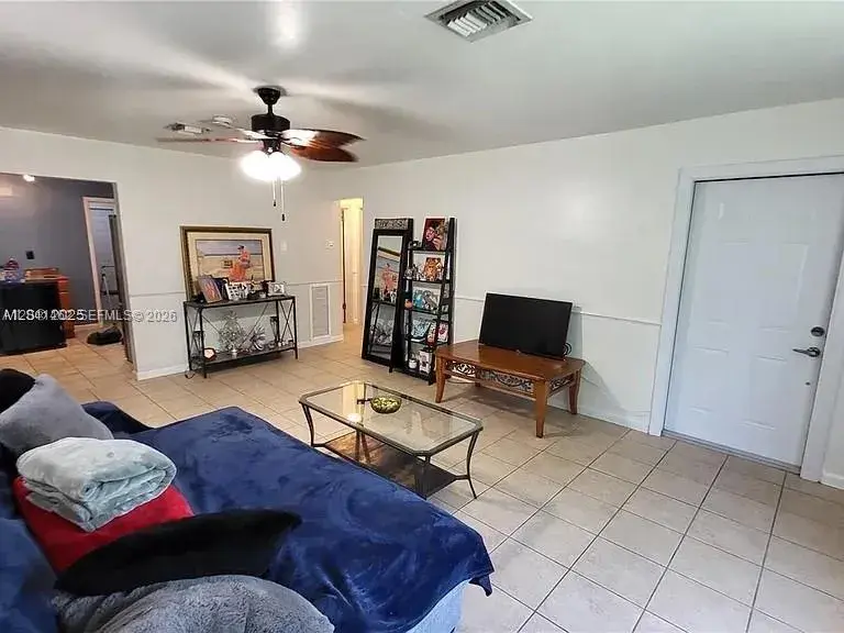 124 NW 6th Ave, Hallandale Beach FL 33009