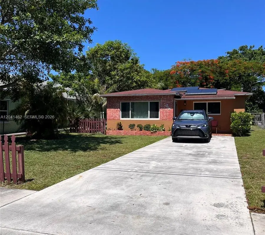 124 NW 6th Ave, Hallandale Beach FL 33009
