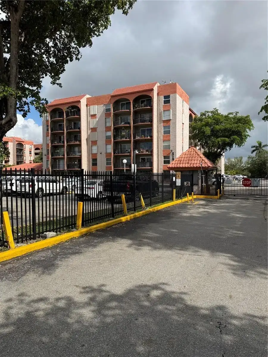 5199 NW 7th St # 111, Miami FL 33126 photo 3