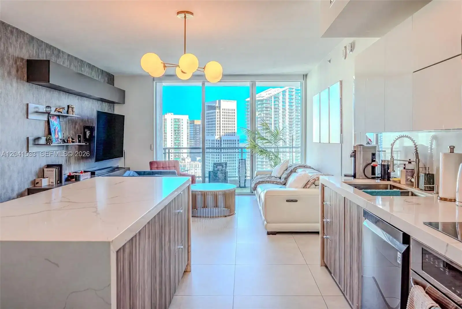 90 SW 3rd St # 3703, Miami FL 33130 photo 2