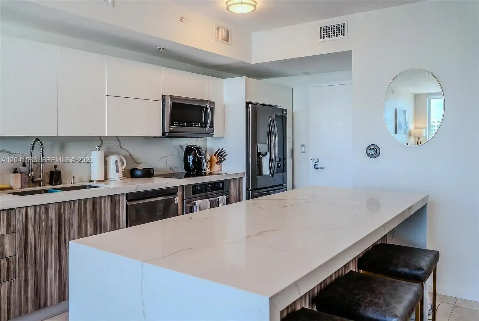 90 SW 3rd St # 3703, Miami FL 33130 photo 5