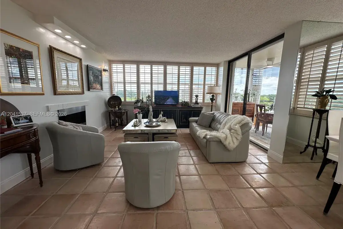 1200 Saint Charles Pl # 618, Pembroke Pines FL 33026