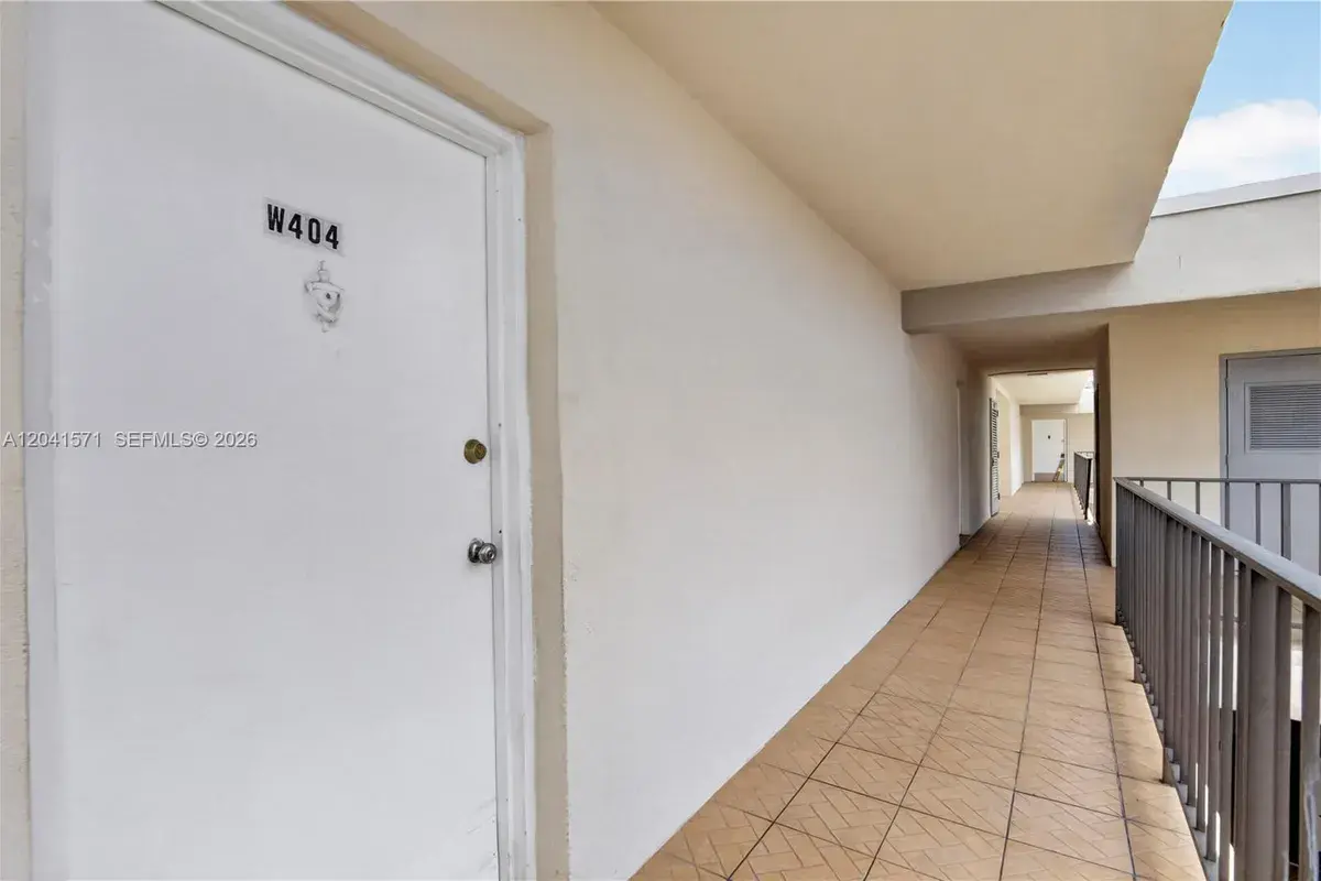 5505 NW 7th St # W404, Miami FL 33126