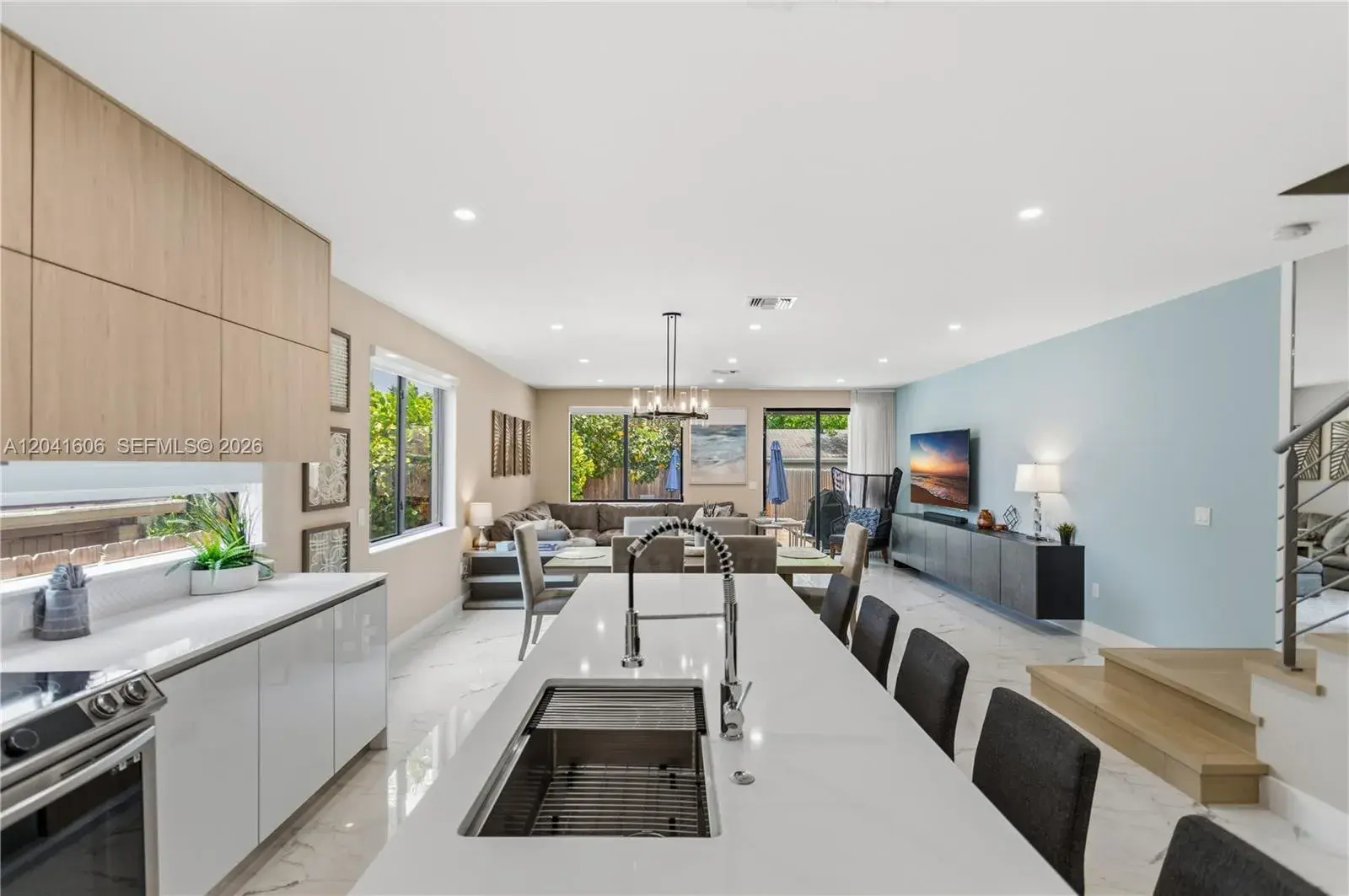 809 SW 10th Ter, Fort Lauderdale FL 33315