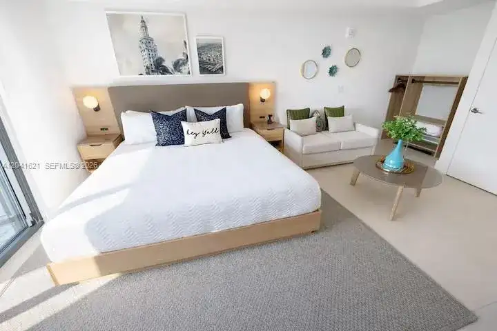 159 NE 6th St # 2606, Miami FL 33132 photo 2