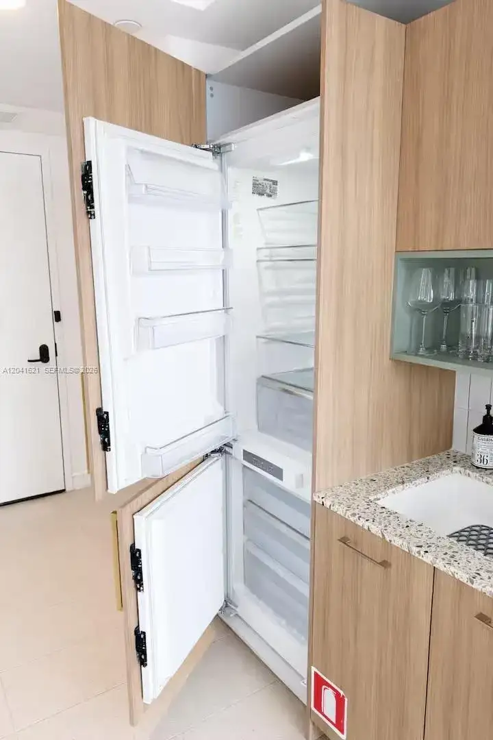 159 NE 6th St # 2606, Miami FL 33132 photo 4