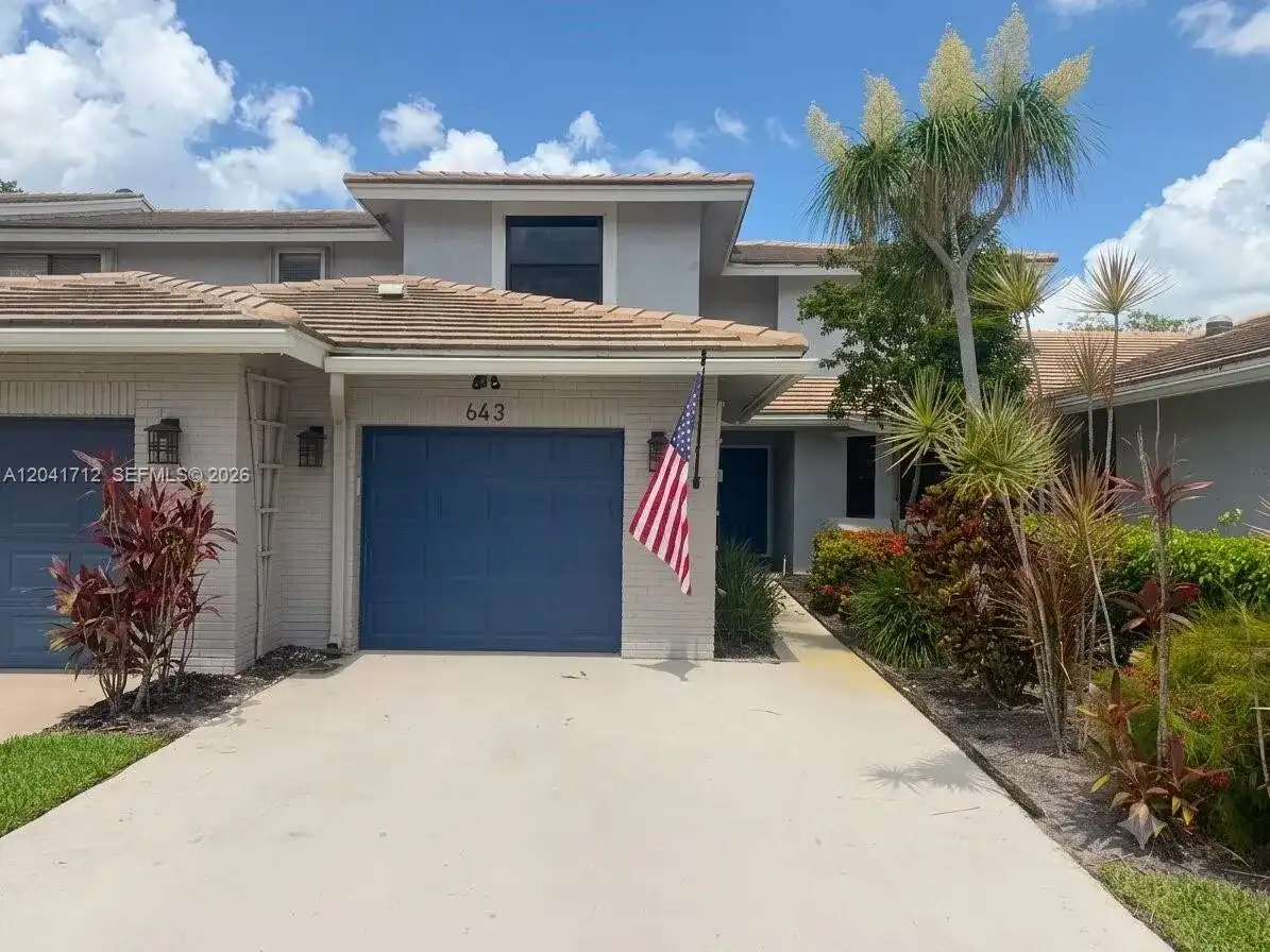 643 Deer Creek North Shore Dr, Deerfield Beach FL 33442