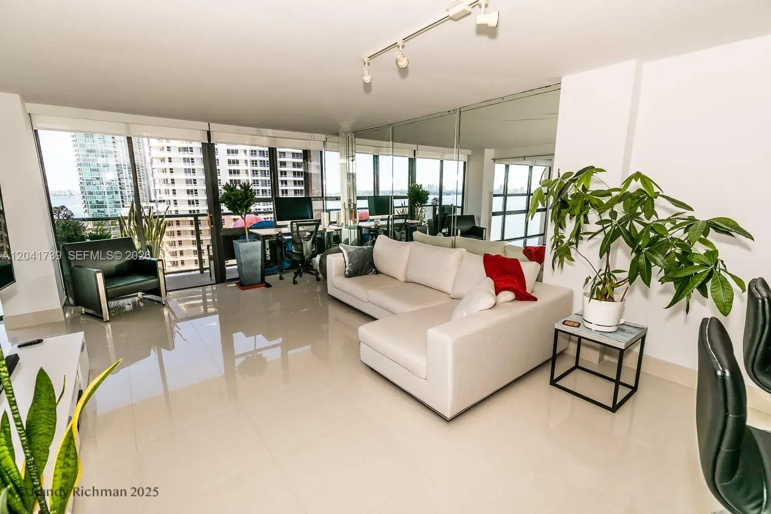 600 NE 36th St # 1820, Miami FL 33137