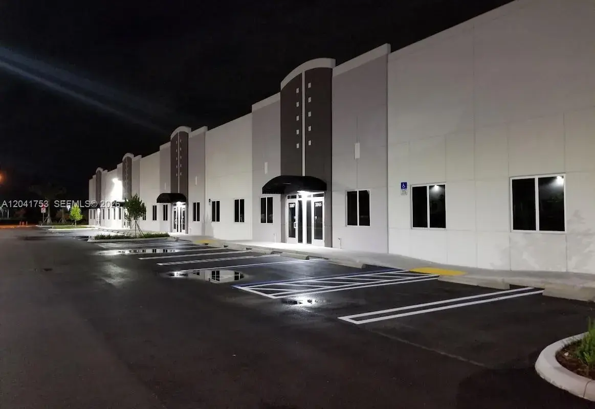 2017 NW 135 Avenue, Miami FL 33182