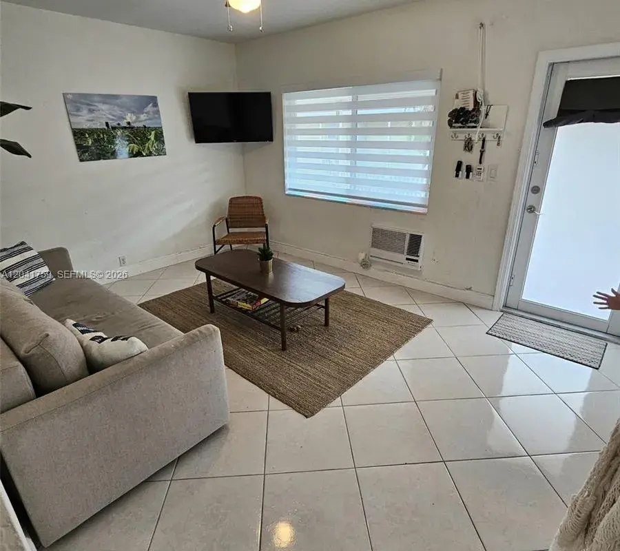7400 Harding Ave # 22, Miami Beach FL 33141