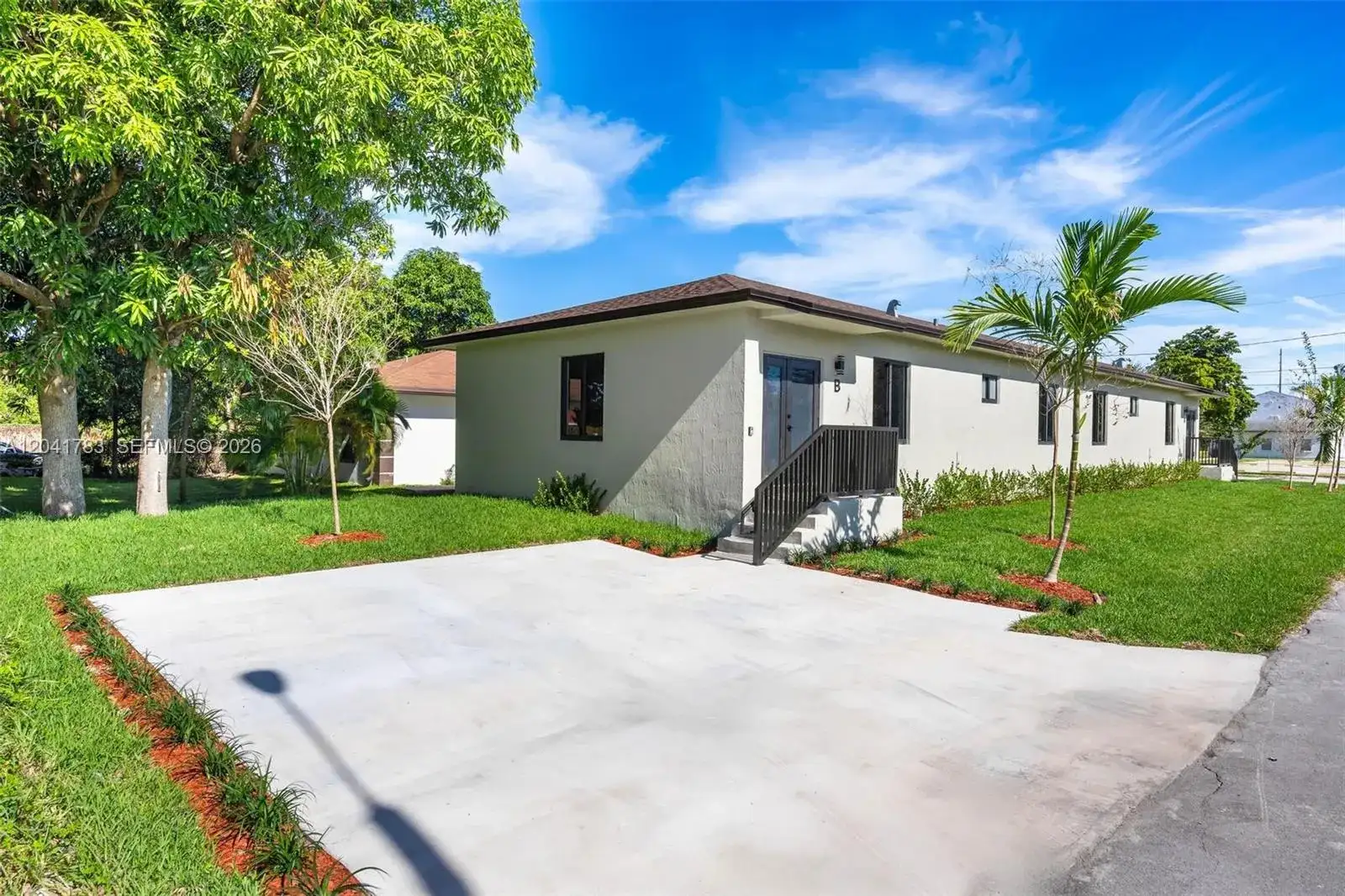 601 NW 3rd Ave, Hallandale Beach FL 33009 photo 3