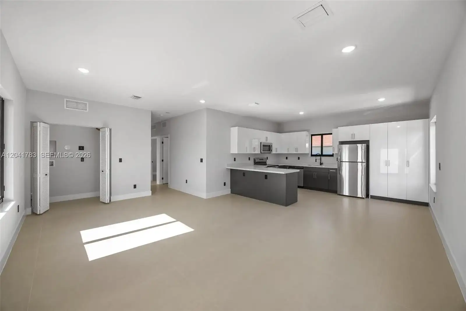 601 NW 3rd Ave, Hallandale Beach FL 33009 photo 4