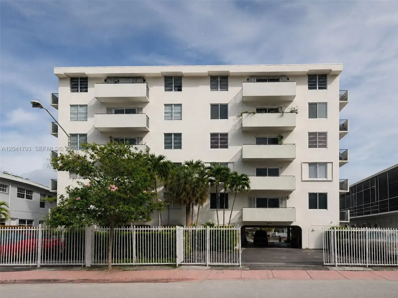 8024 Tatum Waterway Dr # 6B, Miami Beach FL 33141 photo 2