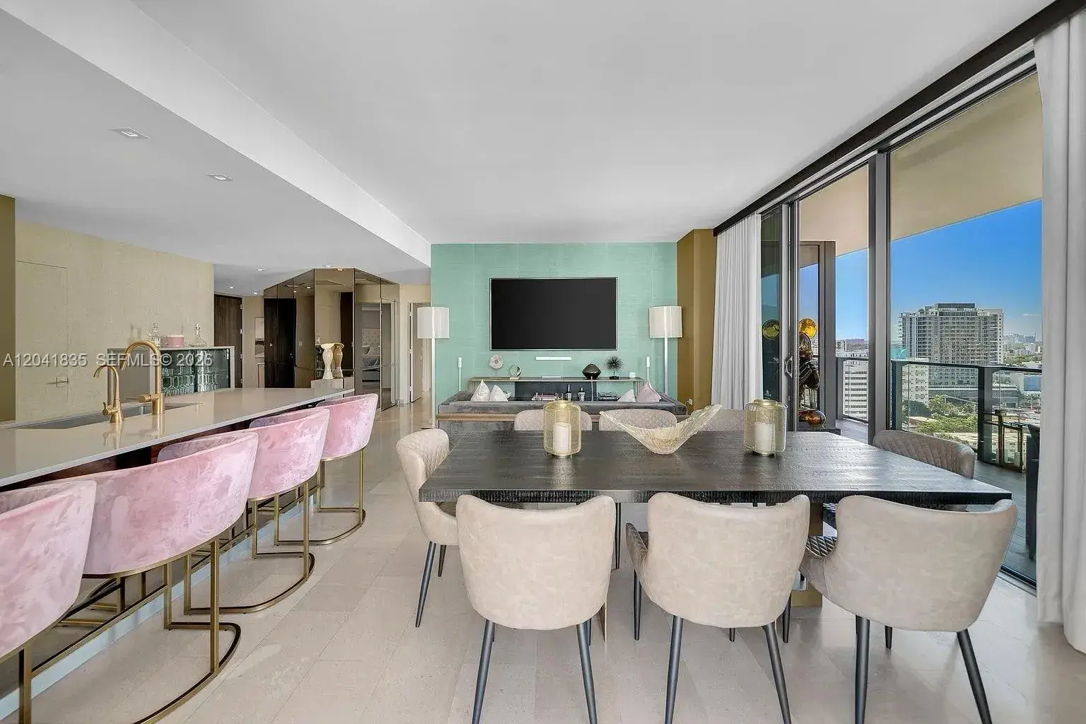88 SW 7th St # 1212, Miami FL 33130