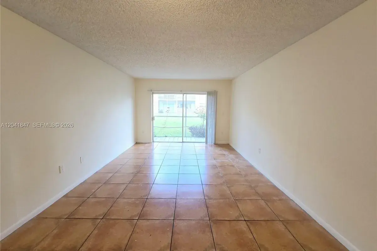 3600 NW 21st St # 103, Lauderdale Lakes FL 33311
