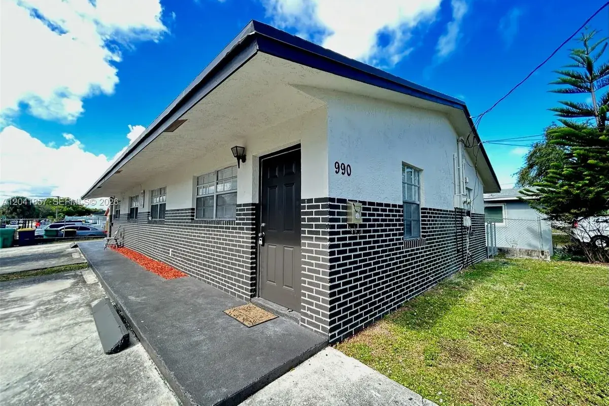 990 Phippen Waiters Rd, Dania Beach FL 33004