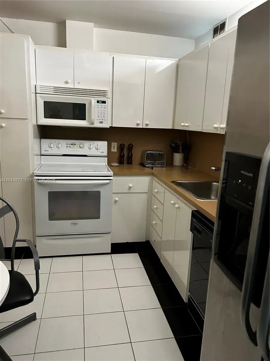 1980 S Ocean Dr # 8A, Hallandale Beach FL 33009
