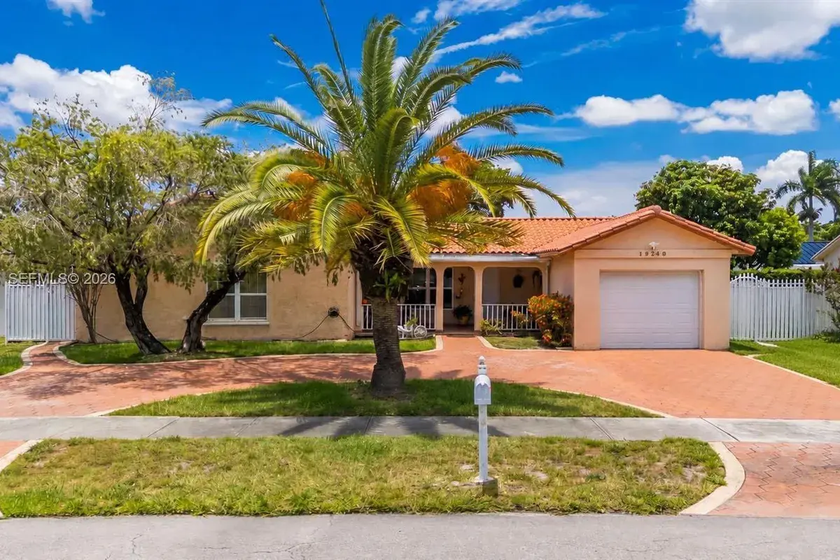 19240 NW 60th Ct, Hialeah FL 33015