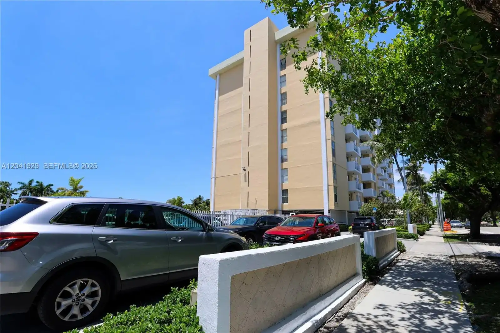 2000 NE 135th St # 906, North Miami FL 33181 photo 3