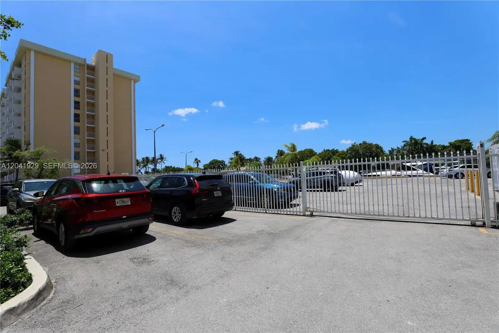 2000 NE 135th St # 906, North Miami FL 33181 photo 5