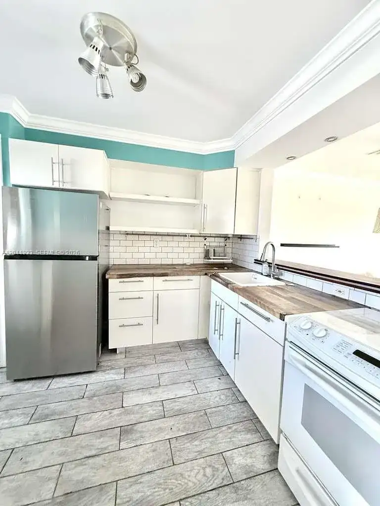 1530 NE 191st St # 340, Miami FL 33179 photo 2