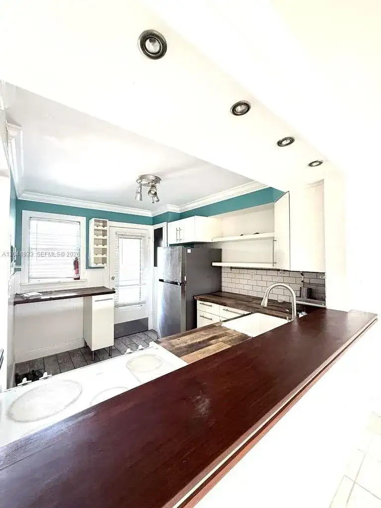 1530 NE 191st St # 340, Miami FL 33179 photo 4