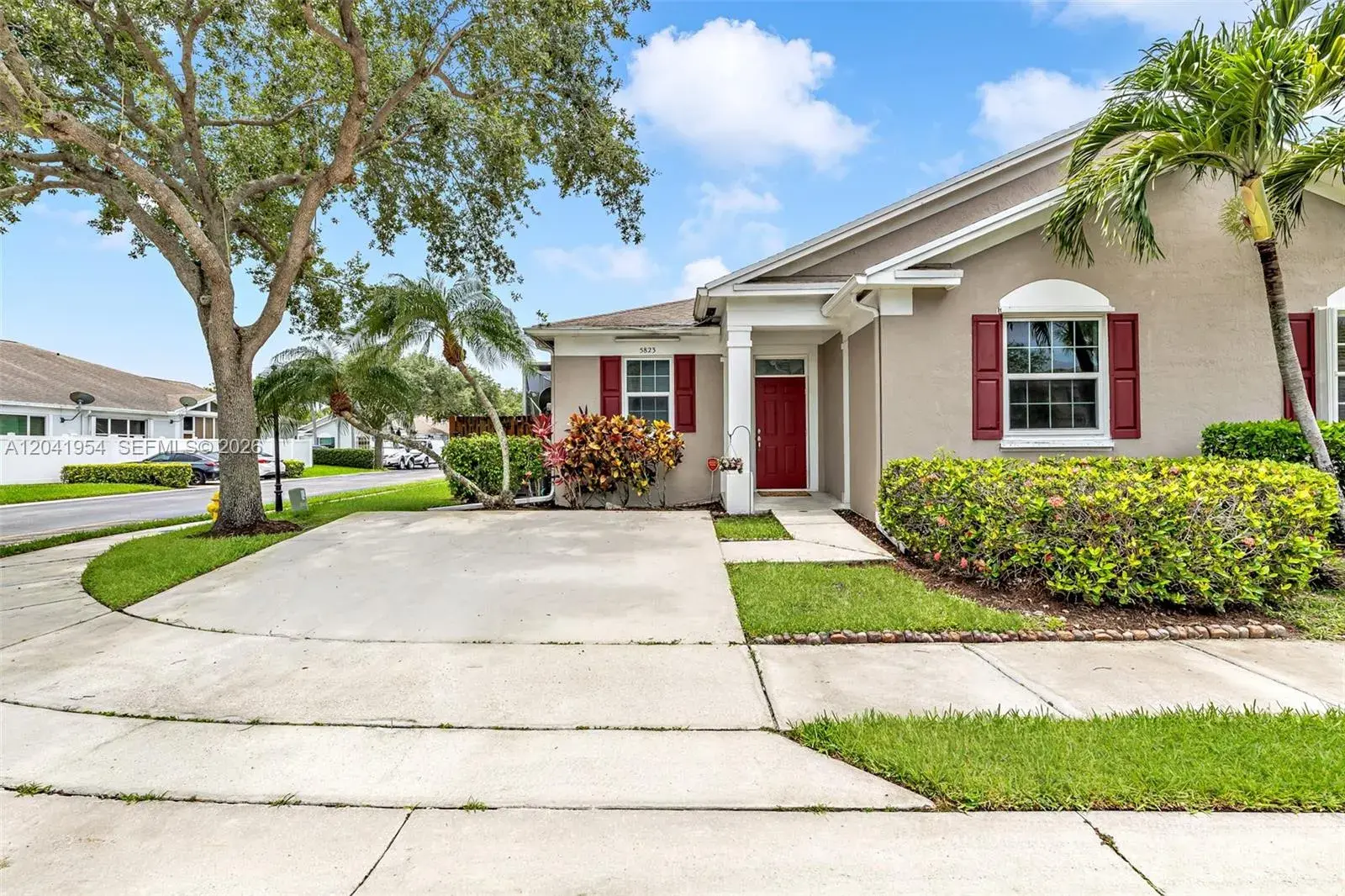 5823 Plum Harbor Cir, Tamarac FL 33321