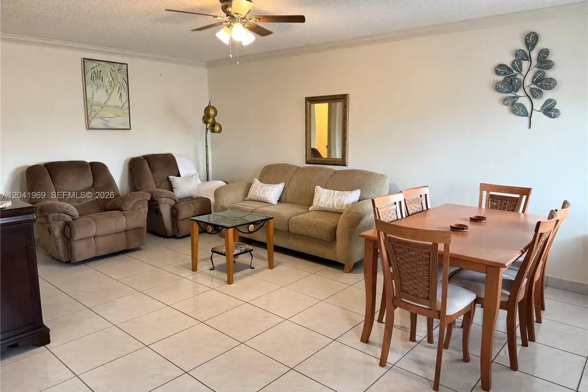920 SW 11th Ave # 11, Hallandale Beach FL 33009