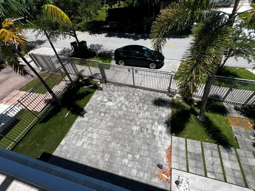 18975 Atlantic Blvd # 18975, Sunny Isles Beach FL 33160 photo 2