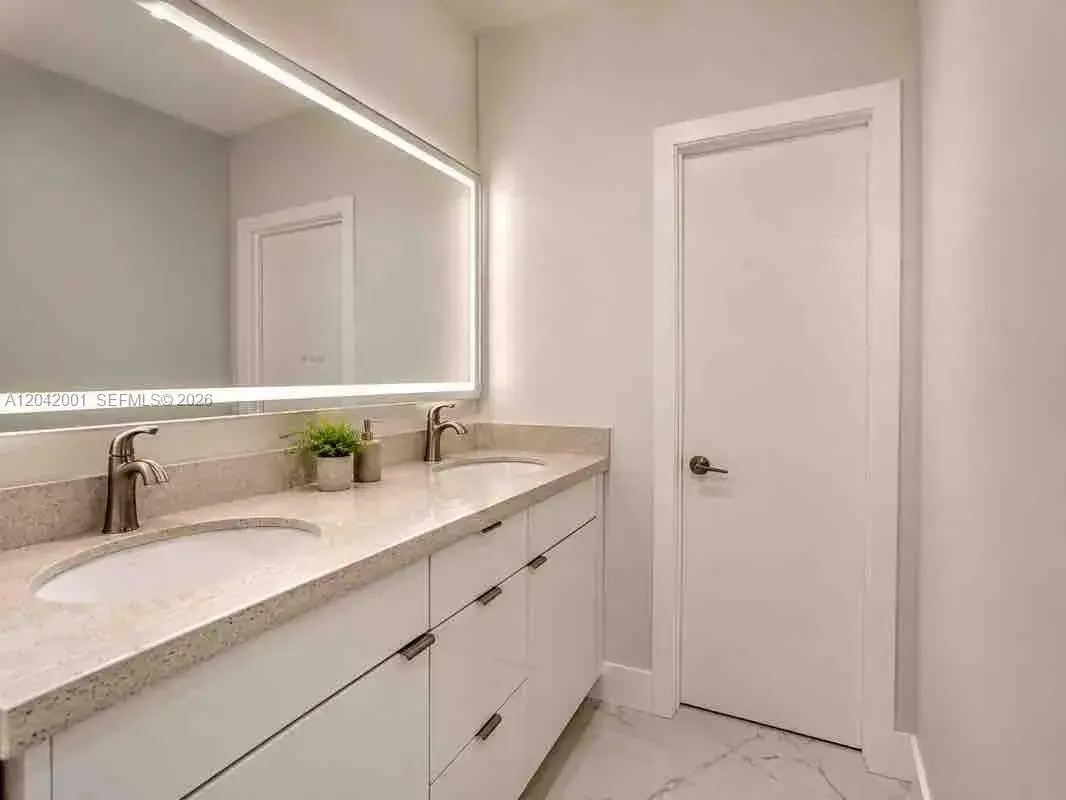 500 Bayview Dr # 232, Sunny Isles Beach FL 33160