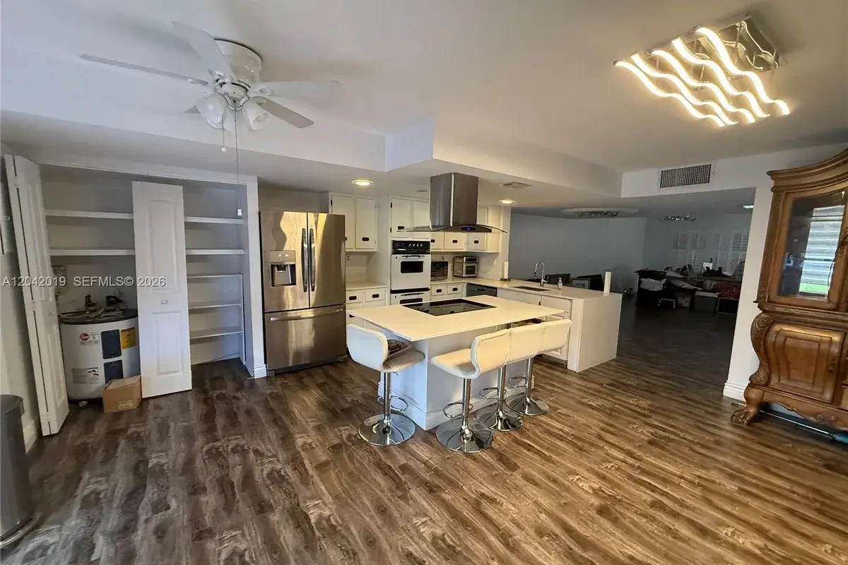2606 NE 10 ST # 2606, Hallandale Beach FL 33009