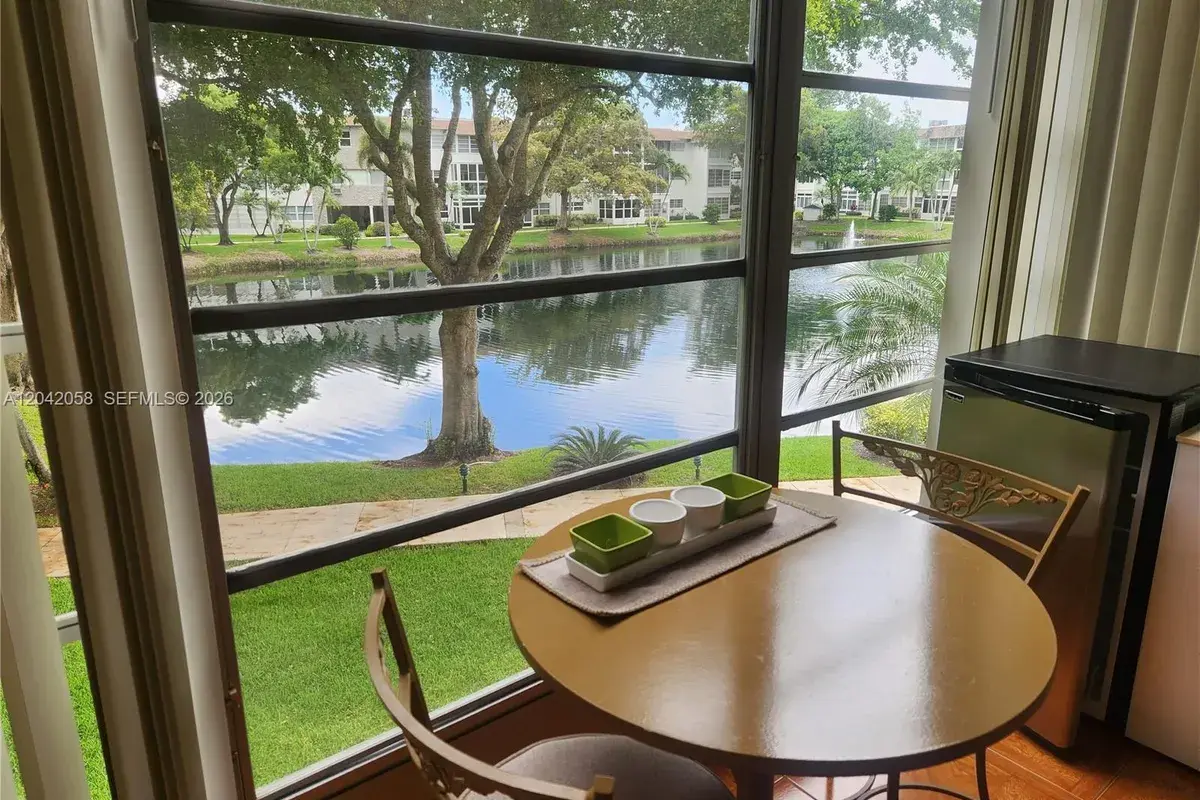 5001 NW 34th St # 205, Lauderdale Lakes FL 33319
