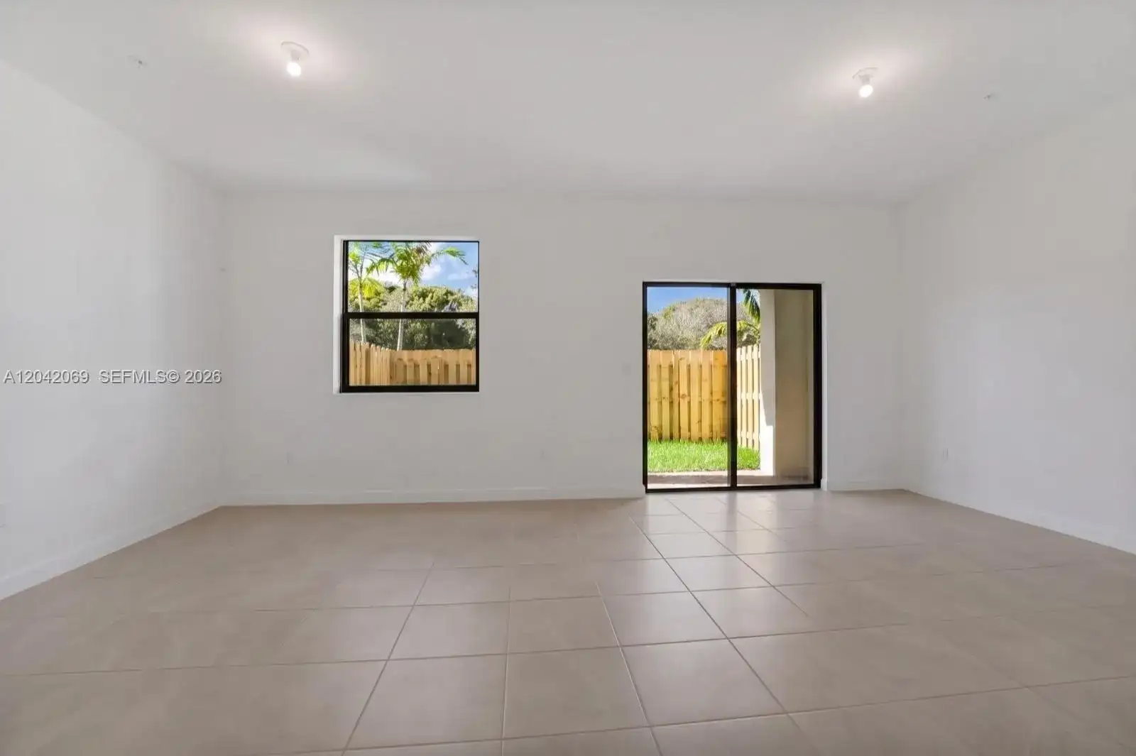 250 SW 159th Ln, Pembroke Pines FL 33027 photo 2