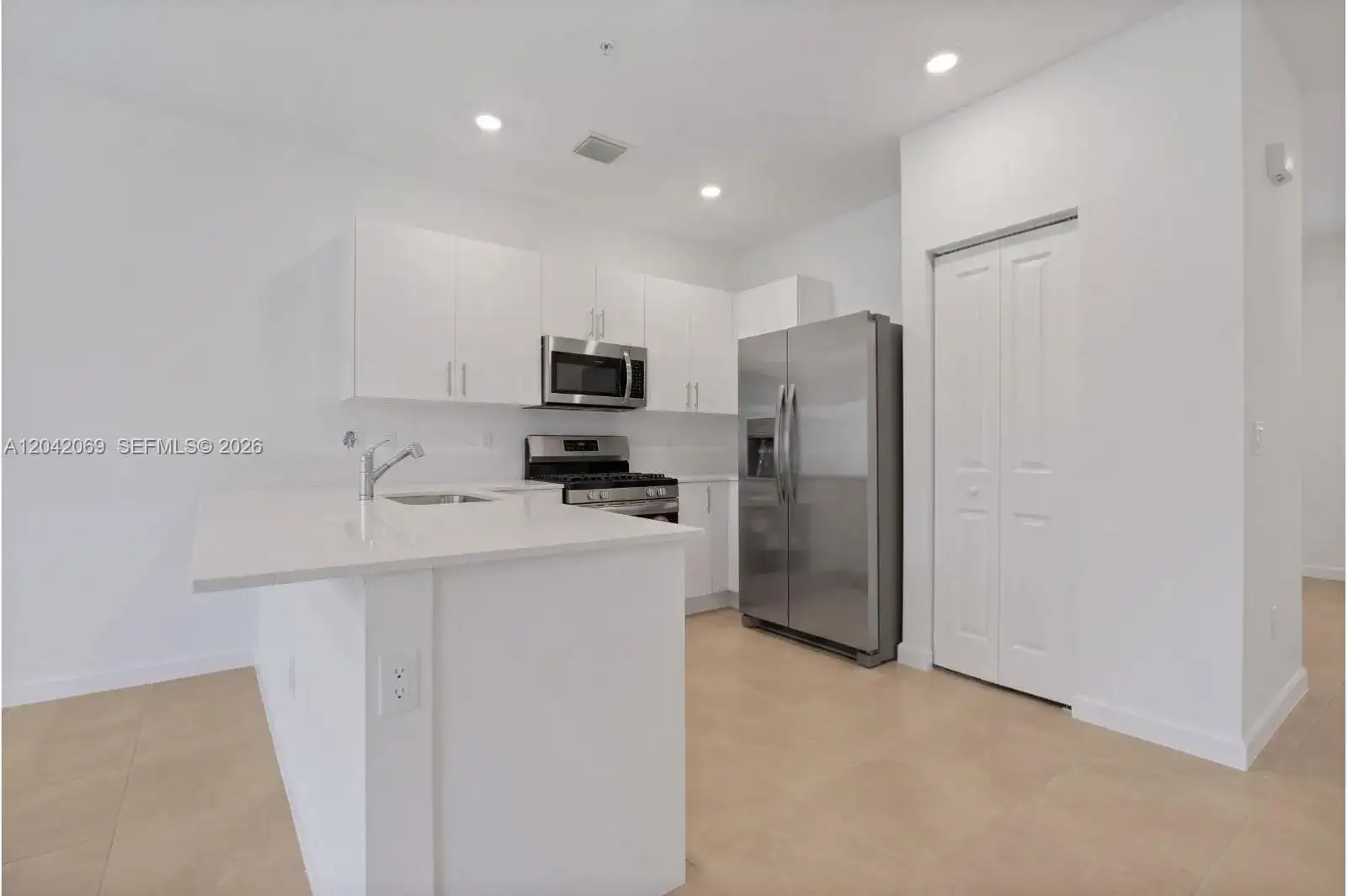 250 SW 159th Ln, Pembroke Pines FL 33027 photo 5
