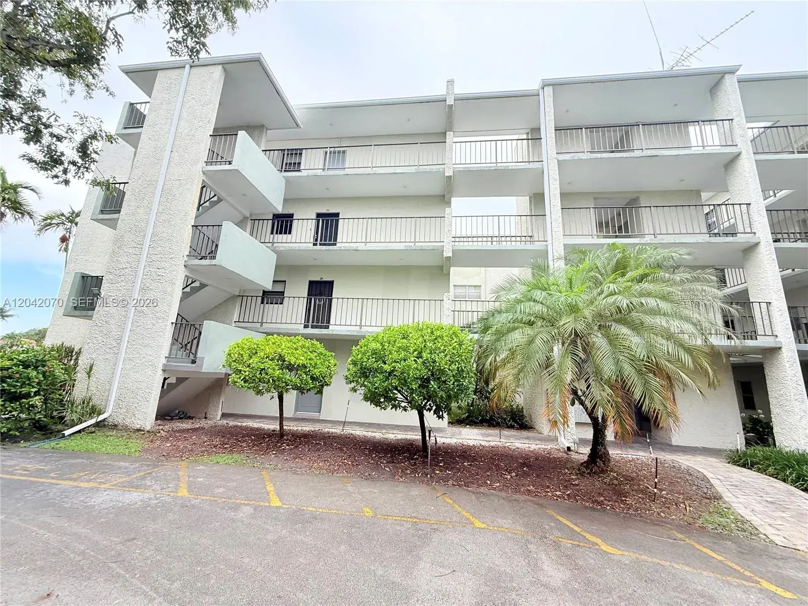 8931 N New River Canal Rd # 2B, Plantation FL 33324