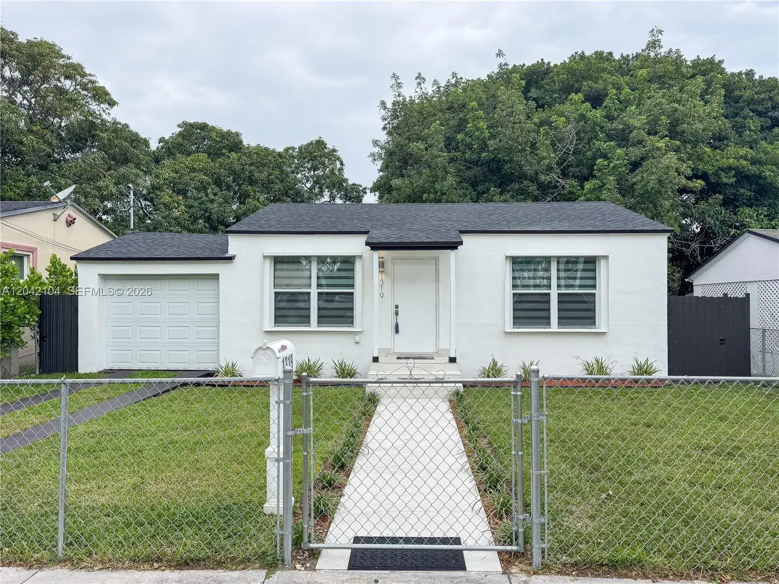 1319 NW 40th St, Miami FL 33142