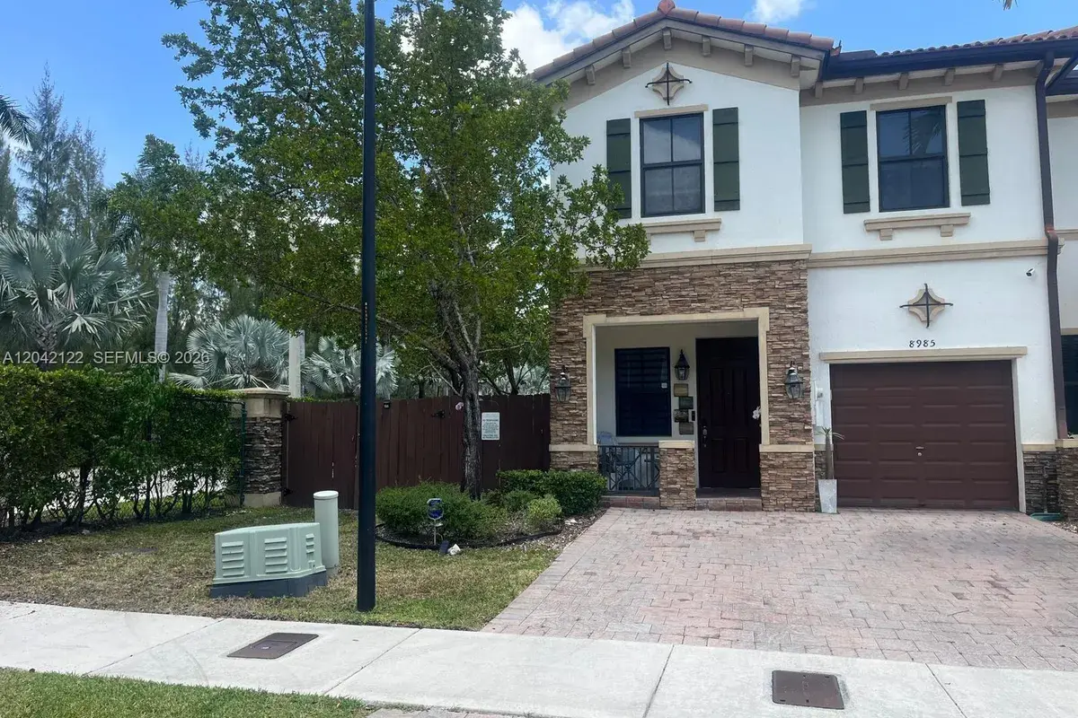 8985 NW 98th Ave, Doral FL 33178