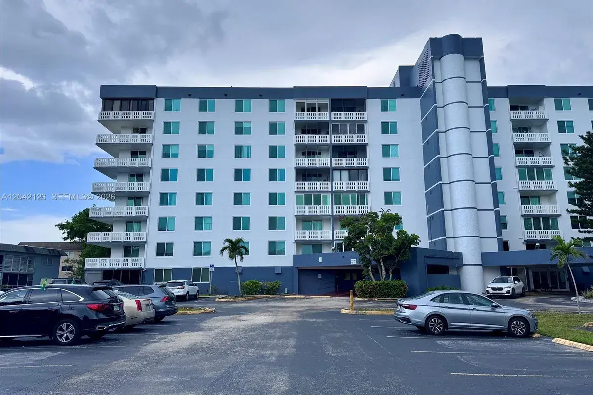 919 Hillcrest Dr # 102, Hollywood FL 33021