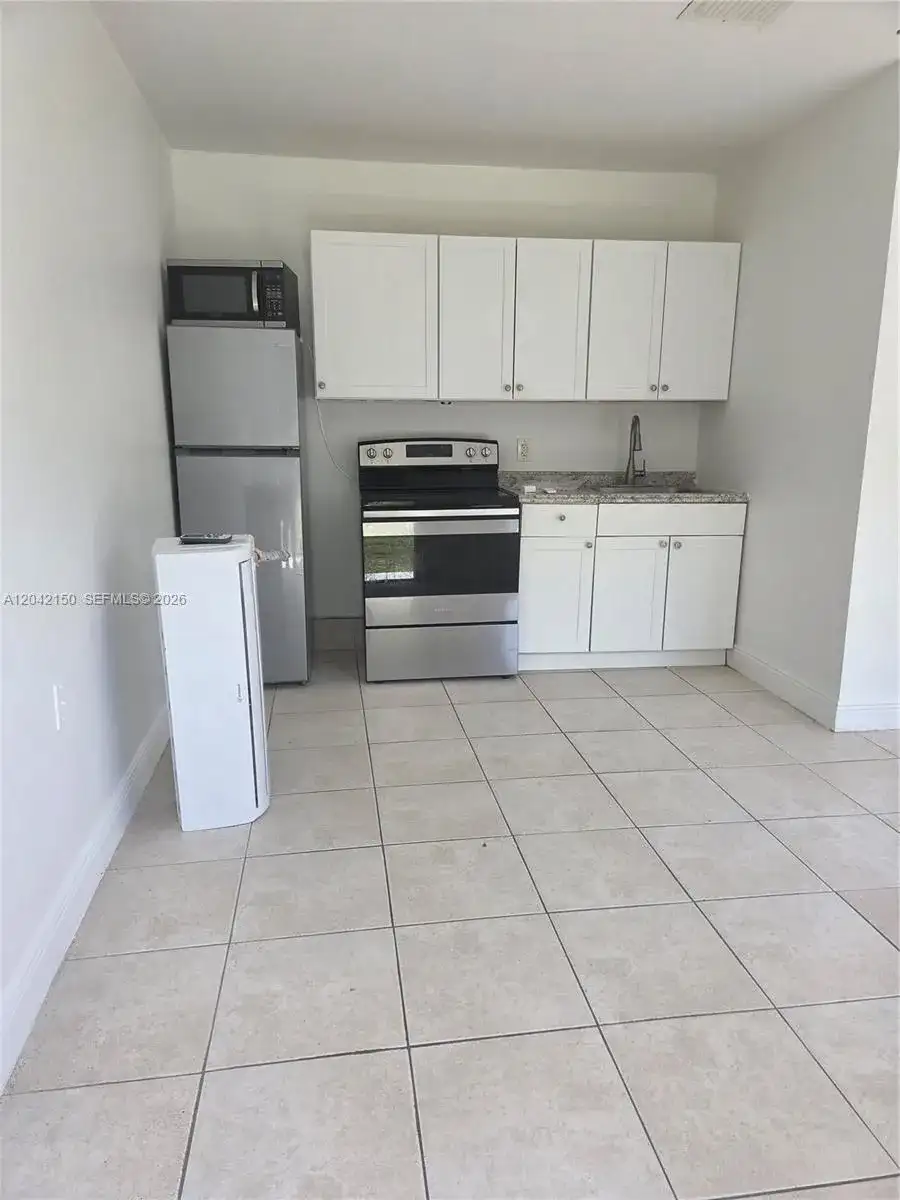 16 Allen Rd, West Park FL 33023 photo 2