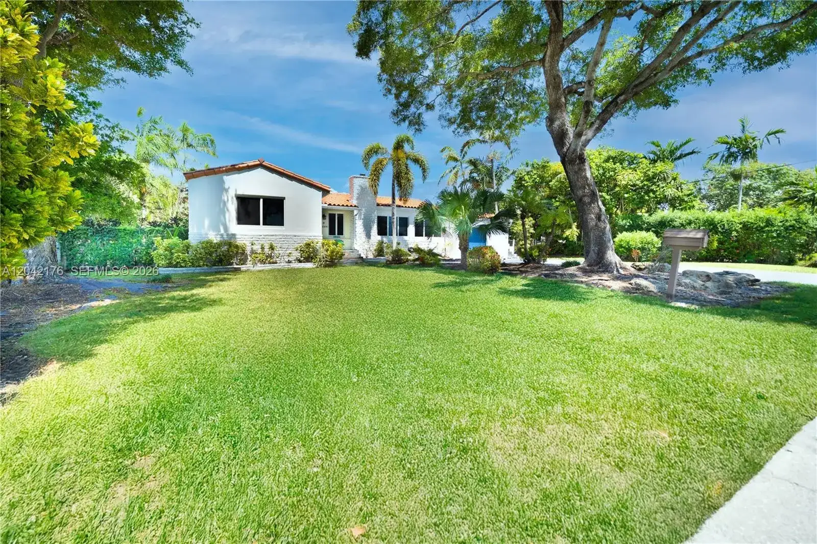 10690 NE 11th Ct, Miami Shores FL 33138 photo 3